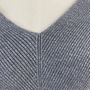 Banana Republic Summer Weight Knit V-Neck Sweater